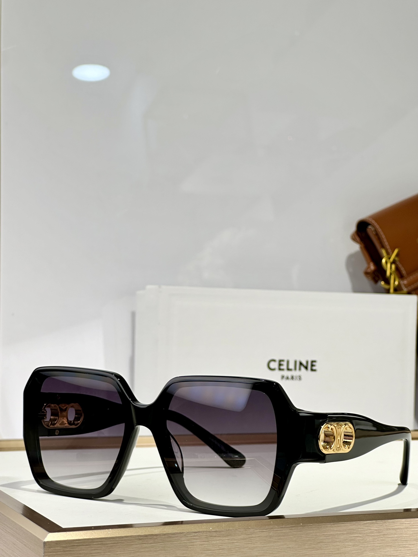  CELINE PARIS
MOD：CL40251U
Size：61口16 140
