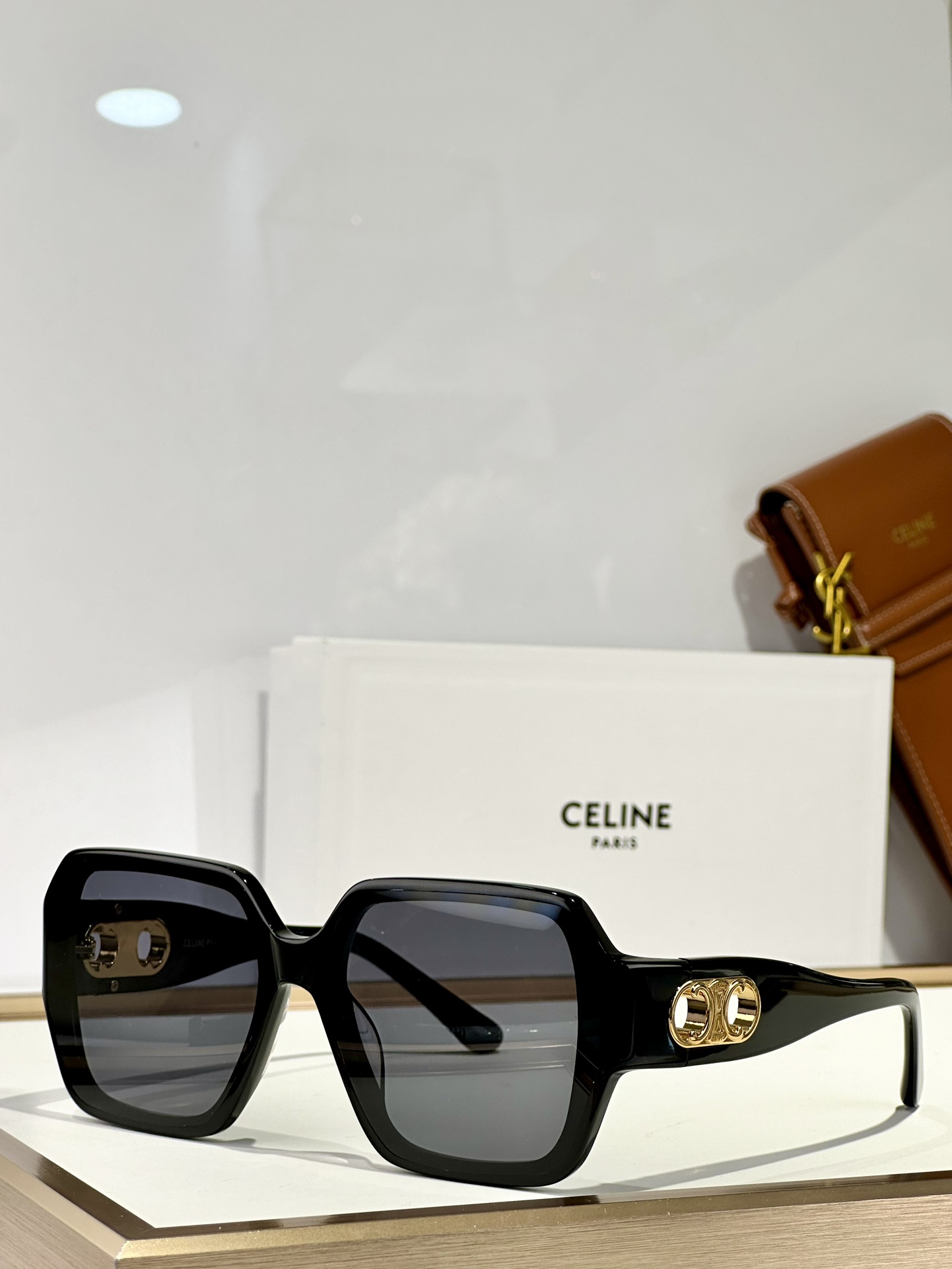  CELINE PARIS
MOD：CL40251U
Size：61口16 140
