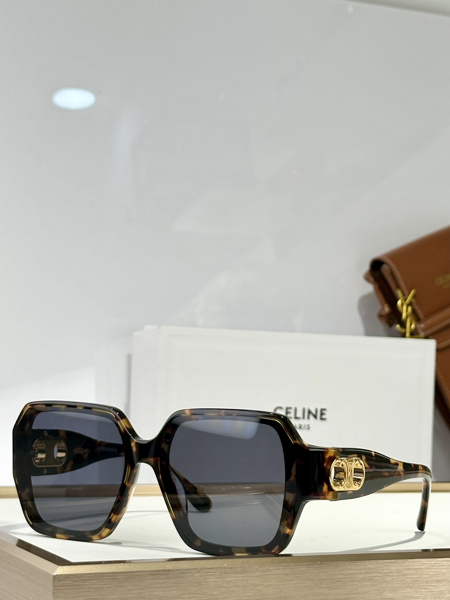  CELINE PARIS
MOD：CL40251U
Size：61口16 140
