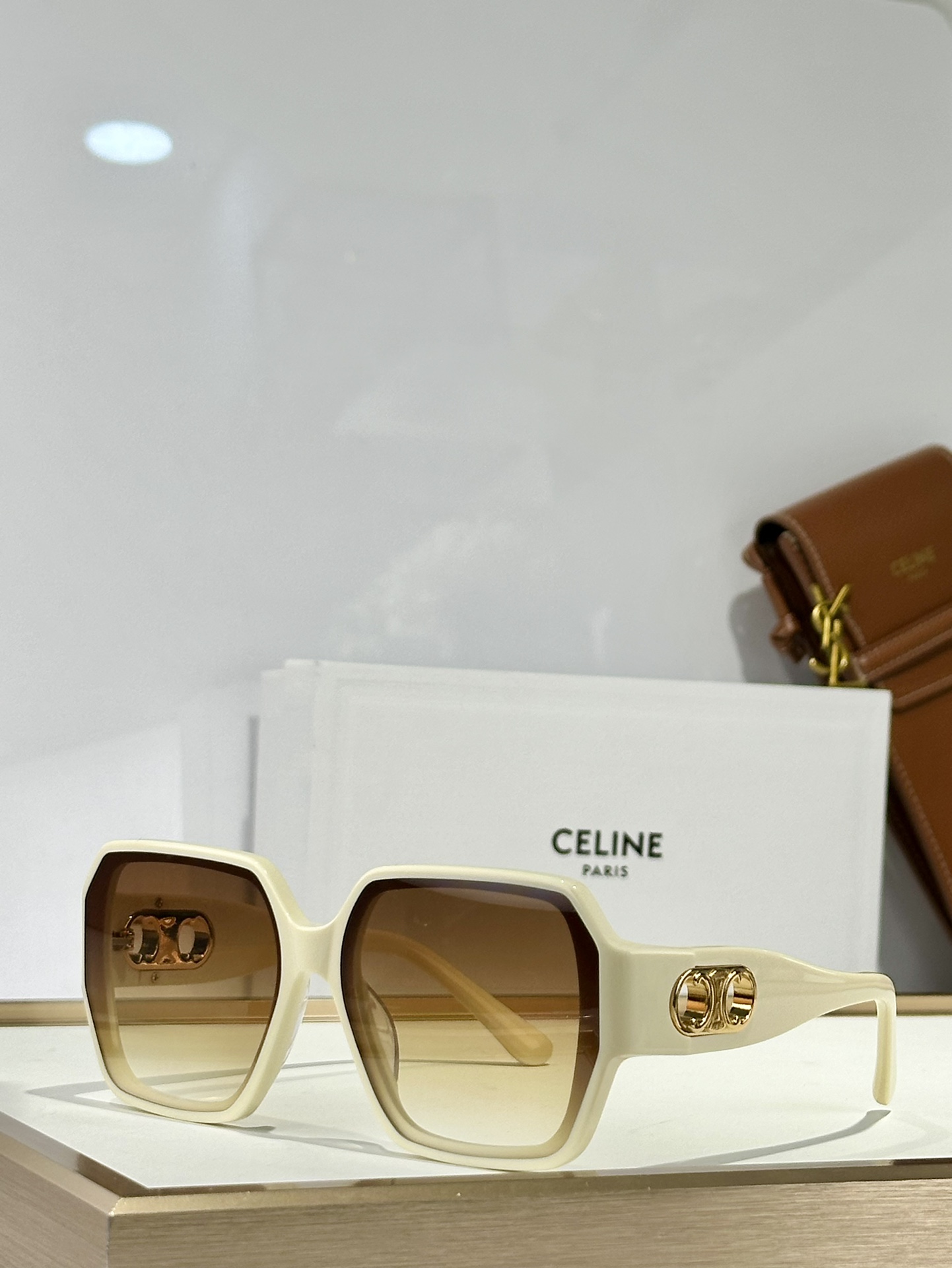  CELINE PARIS
MOD：CL40251U
Size：61口16 140
