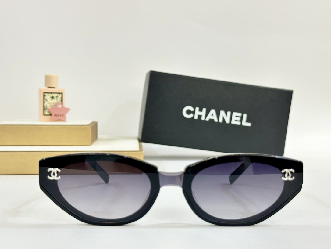  CHANEL
MOD：A95102
Size：53口22 145

