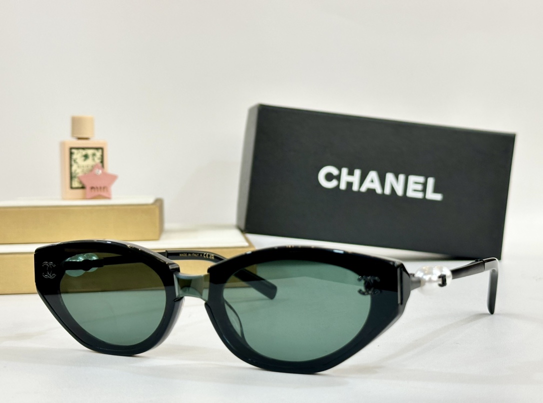  CHANEL
MOD：A95102
Size：53口22 145
