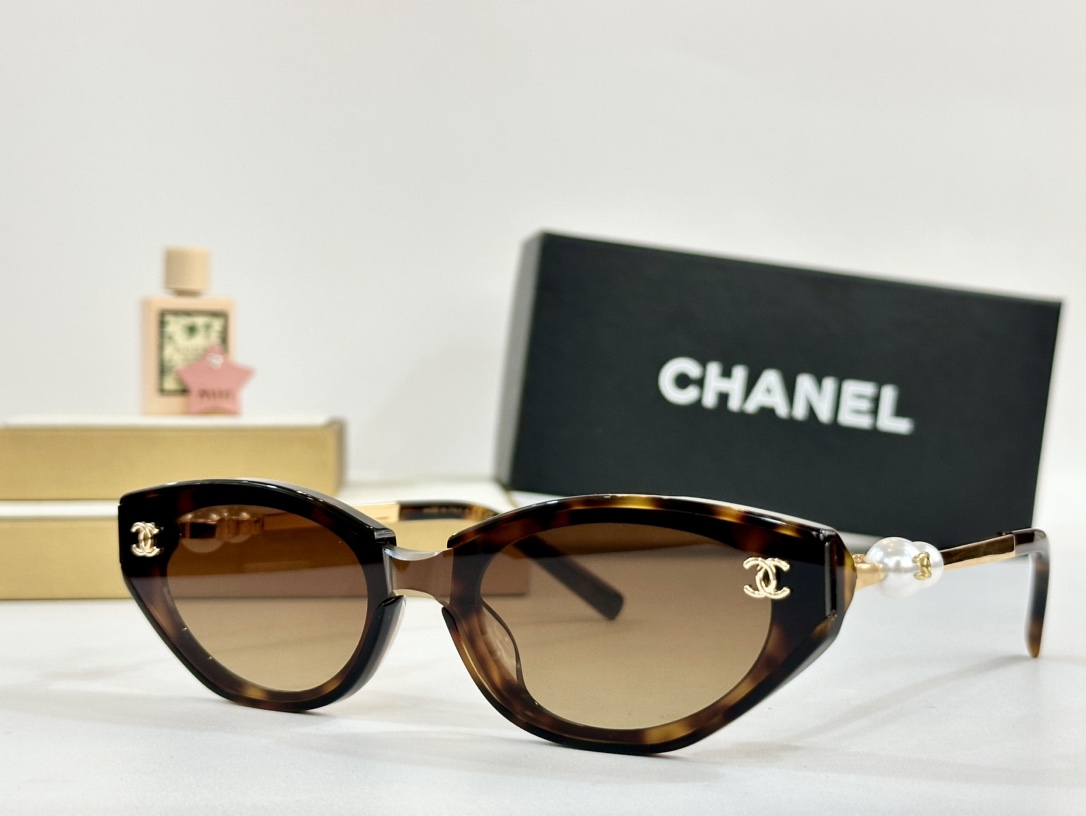 CHANEL
MOD：A95102
Size：53口22 145
