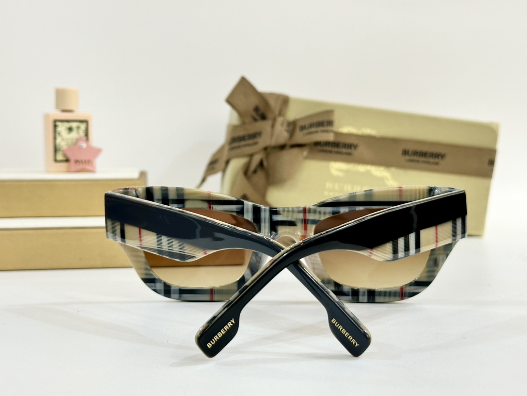 BURBERRY
MOD：BE6006
Size：53口23 145
