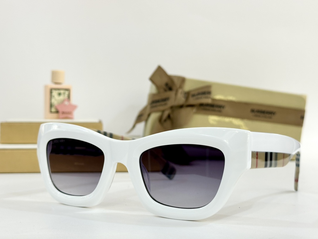  BURBERRY
MOD：BE6006
Size：53口23 145

