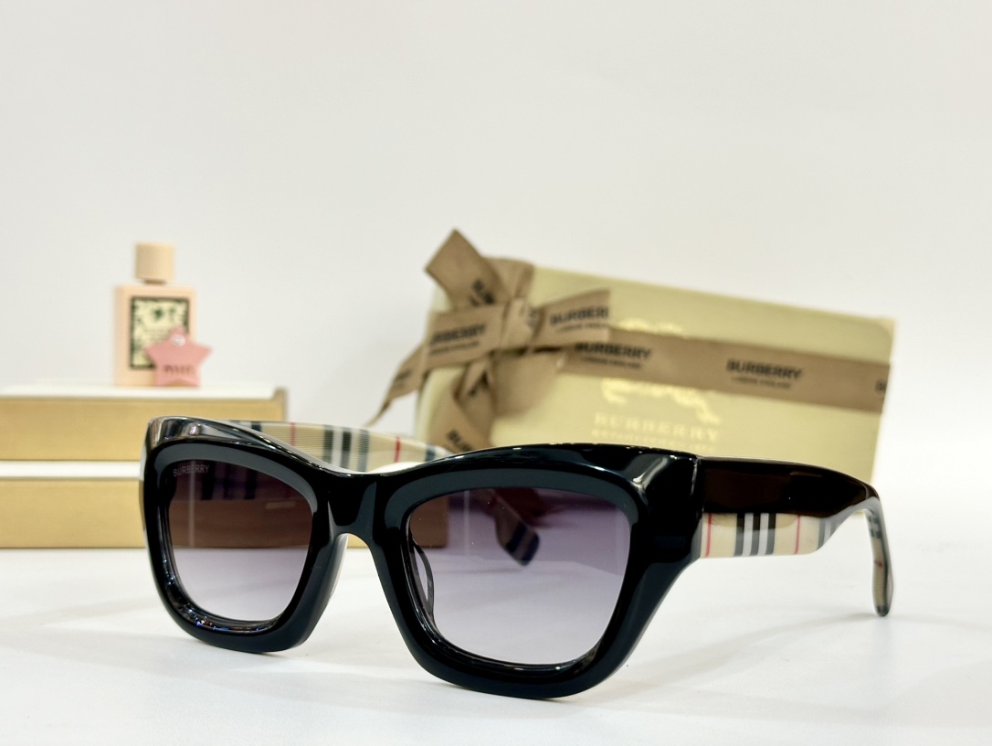  BURBERRY
MOD：BE6006
Size：53口23 145
