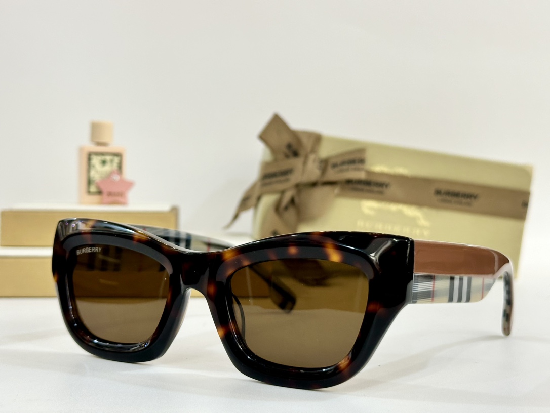  BURBERRY
MOD：BE6006
Size：53口23 145
