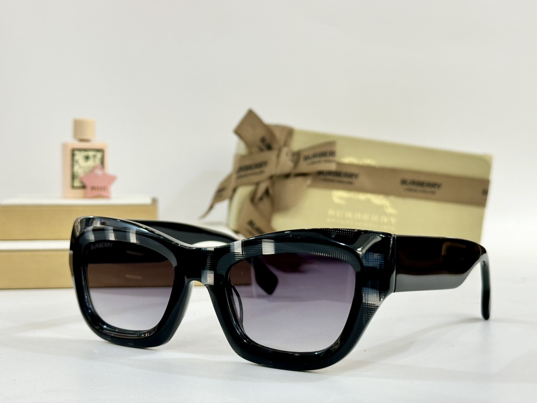  BURBERRY
MOD：BE6006
Size：53口23 145
