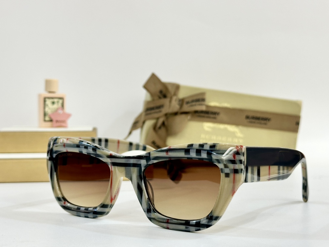  BURBERRY
MOD：BE6006
Size：53口23 145
