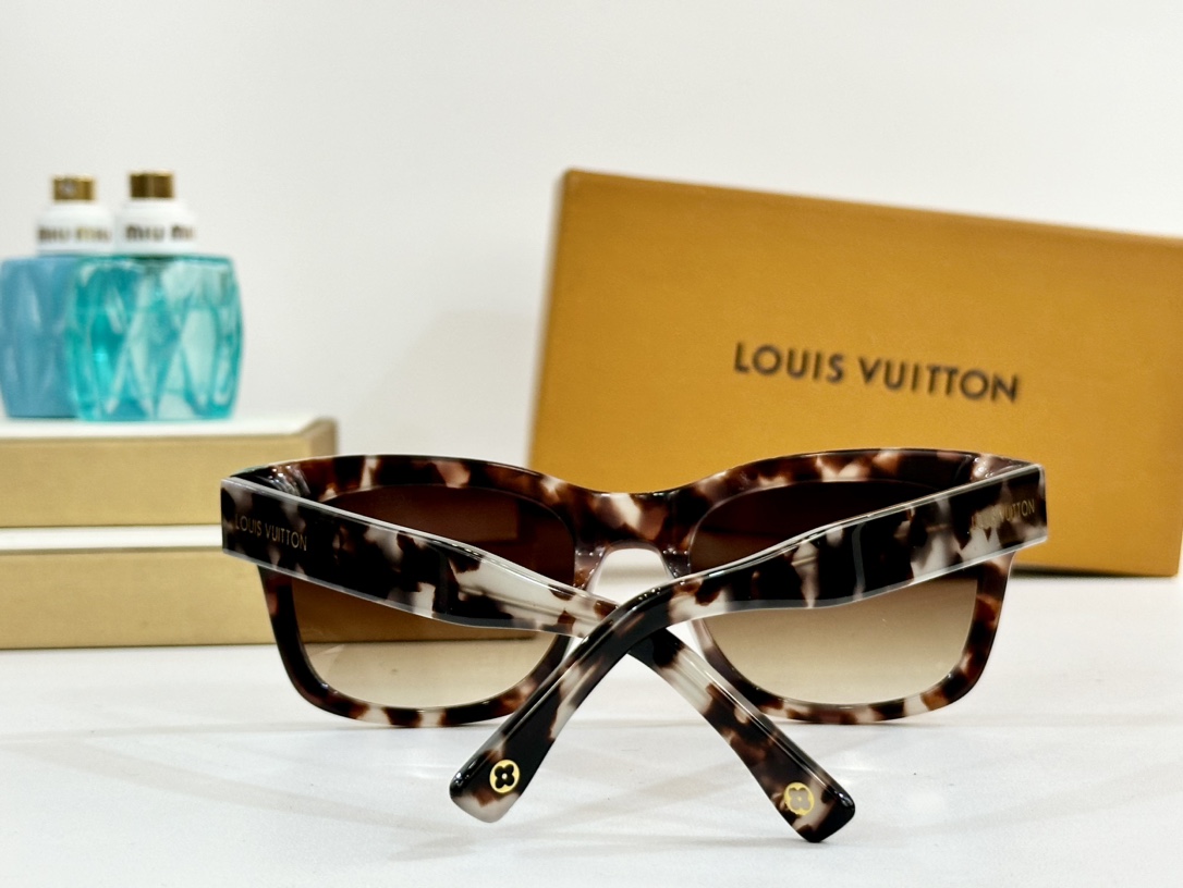  LOUIS VUITTON
MOD：Z1960
SIZE：58口17-140
