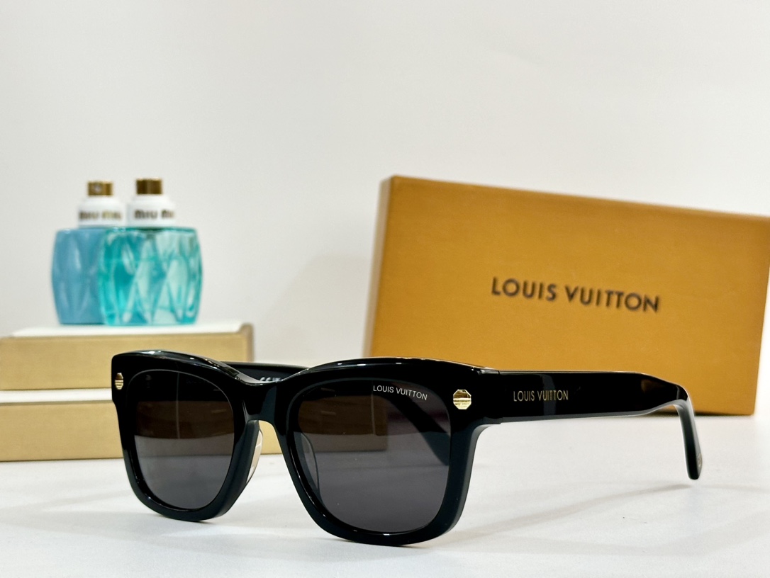  LOUIS VUITTON
MOD：Z1960
SIZE：58口17-140
