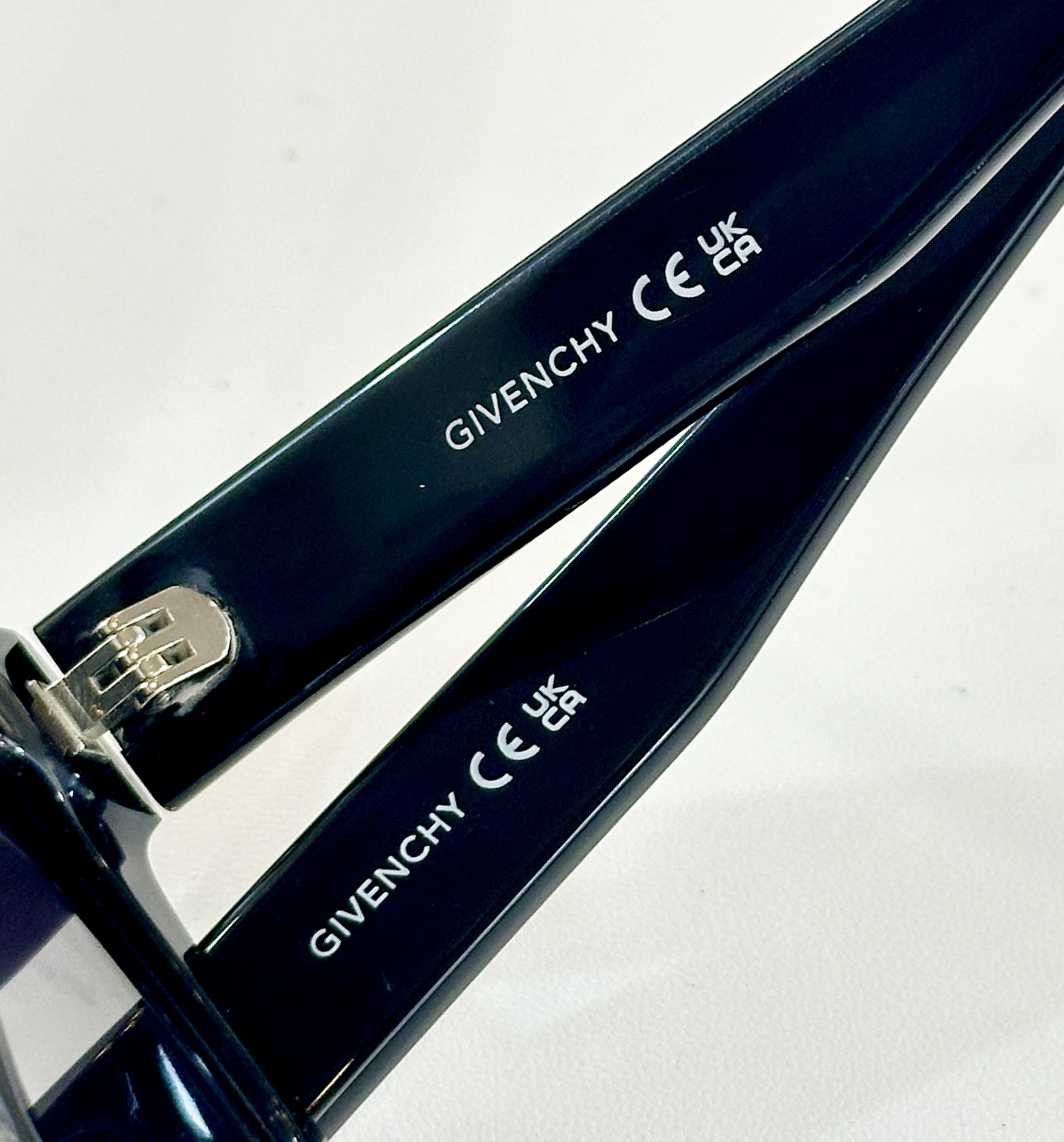  GIVENCH*
MODEL：GV40039U
SIZE：55口15-145
