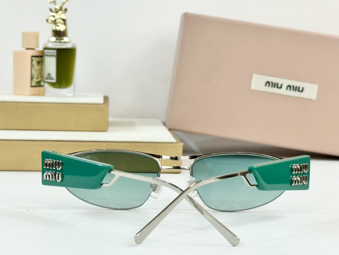  MIU MIU
MOD：MU132
Size：56口20-14
