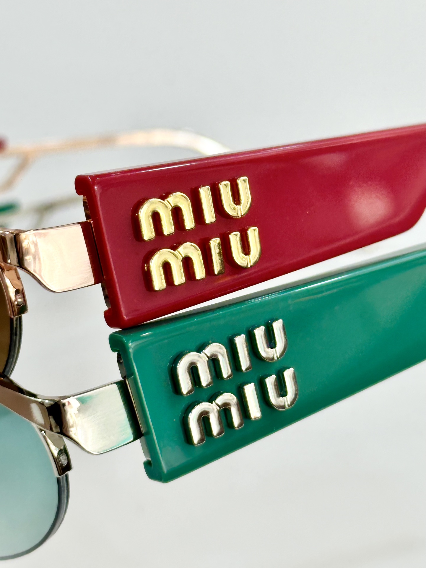  MIU MIU
MOD：MU132
Size：56口20-14

