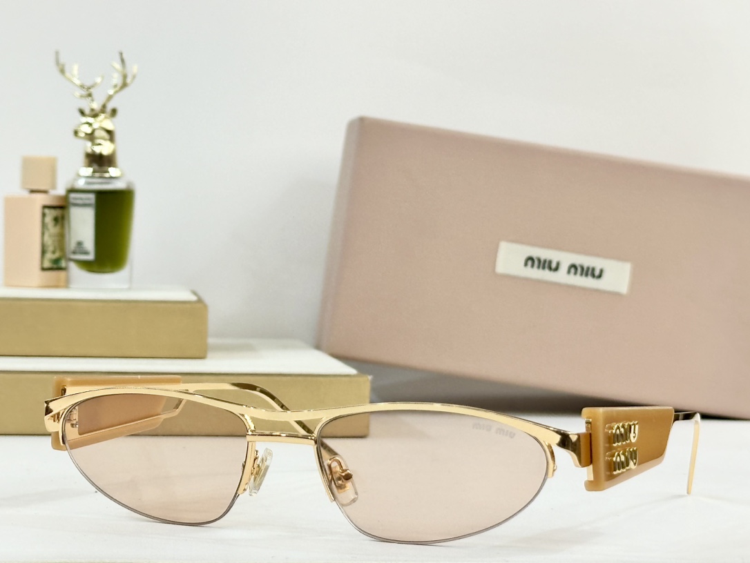  MIU MIU
MOD：MU132
Size：56口20-14
