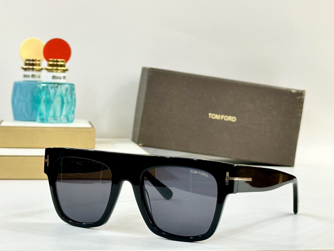  TOM FOR*
MODEL：FT0847
SIZE：52口19-145

