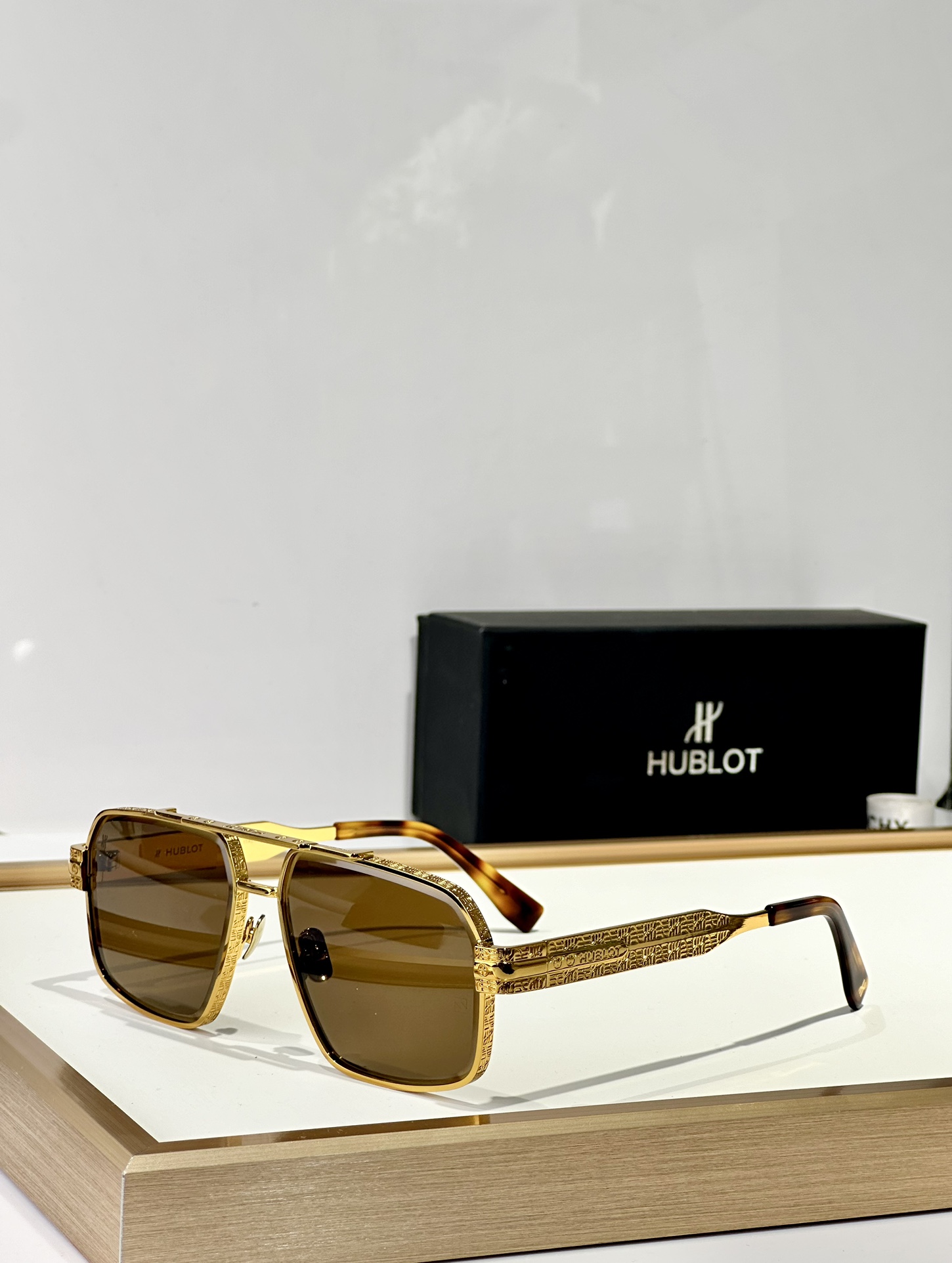  HUBLOT
MOD：H322.006
Size：58口15 145

