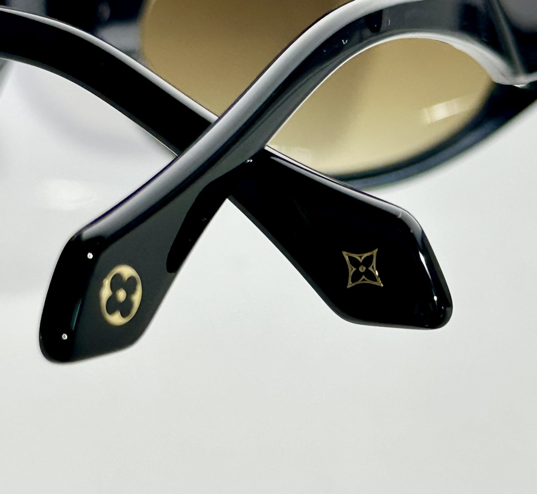  LOUIS VUITTON
MOD：Z0662
Size：51口23 145
