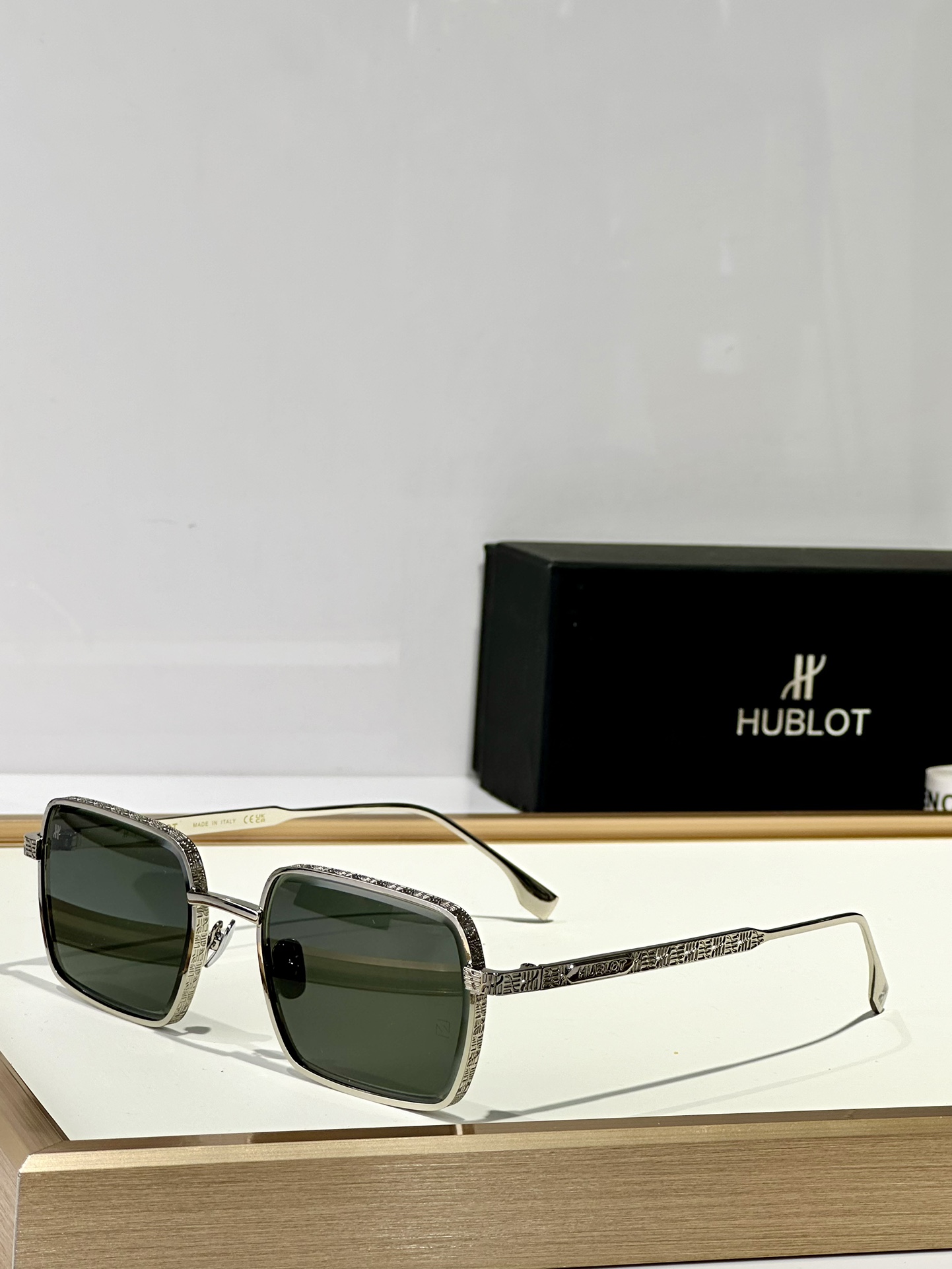  HUBLOT
MOD：H326
Size：56口20 145
