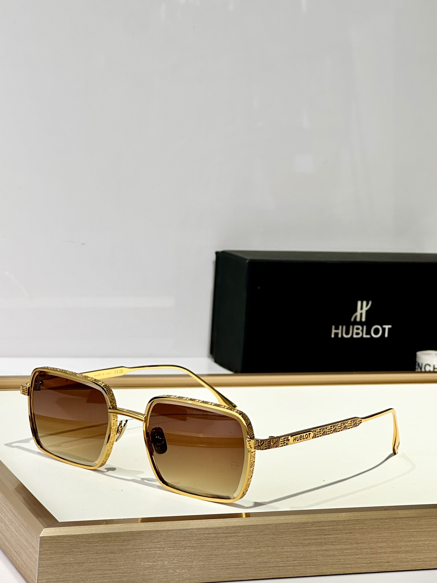  HUBLOT
MOD：H326
Size：56口20 145
