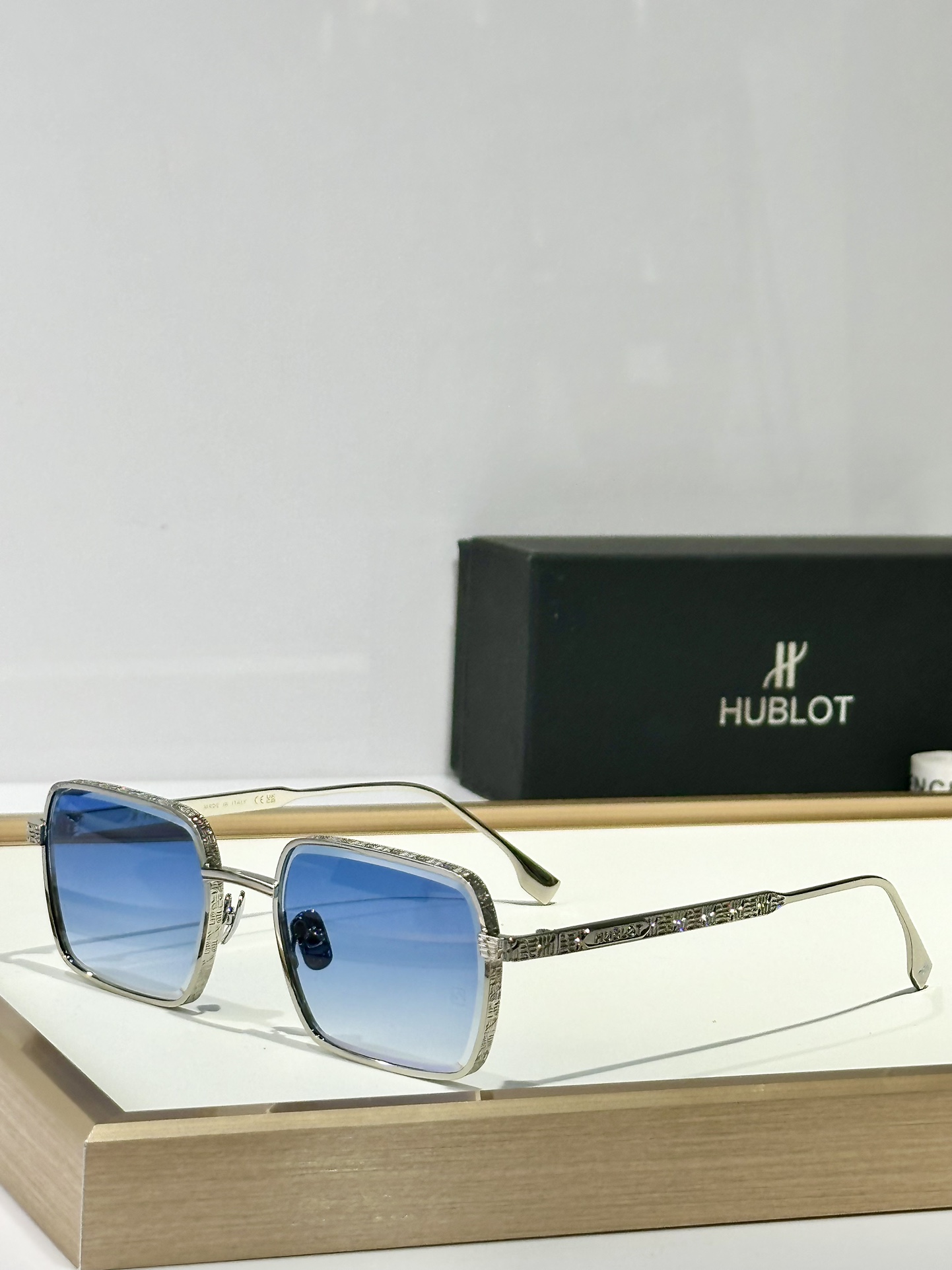  HUBLOT
MOD：H326
Size：56口20 145
