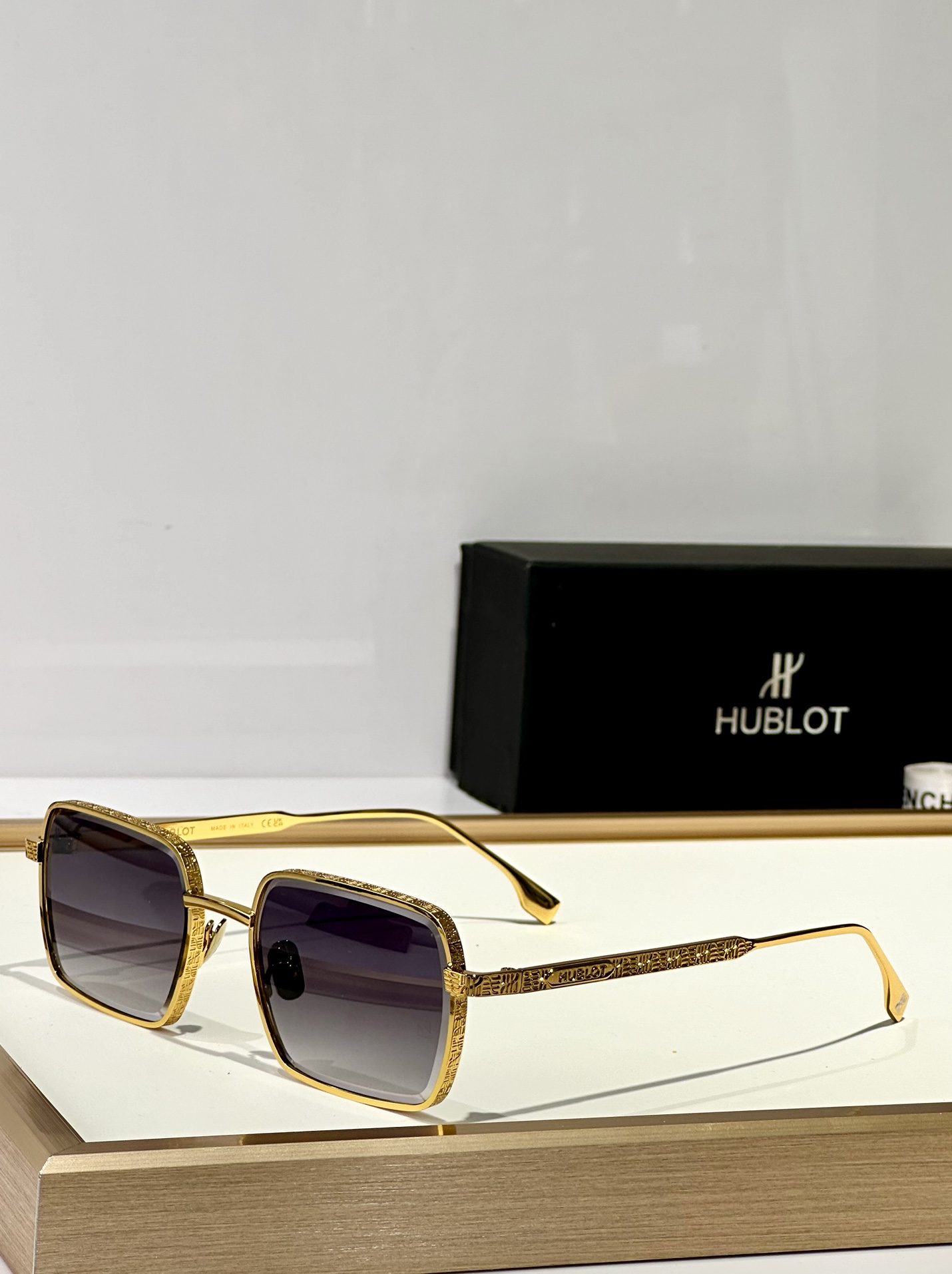  HUBLOT
MOD：H326
Size：56口20 145
