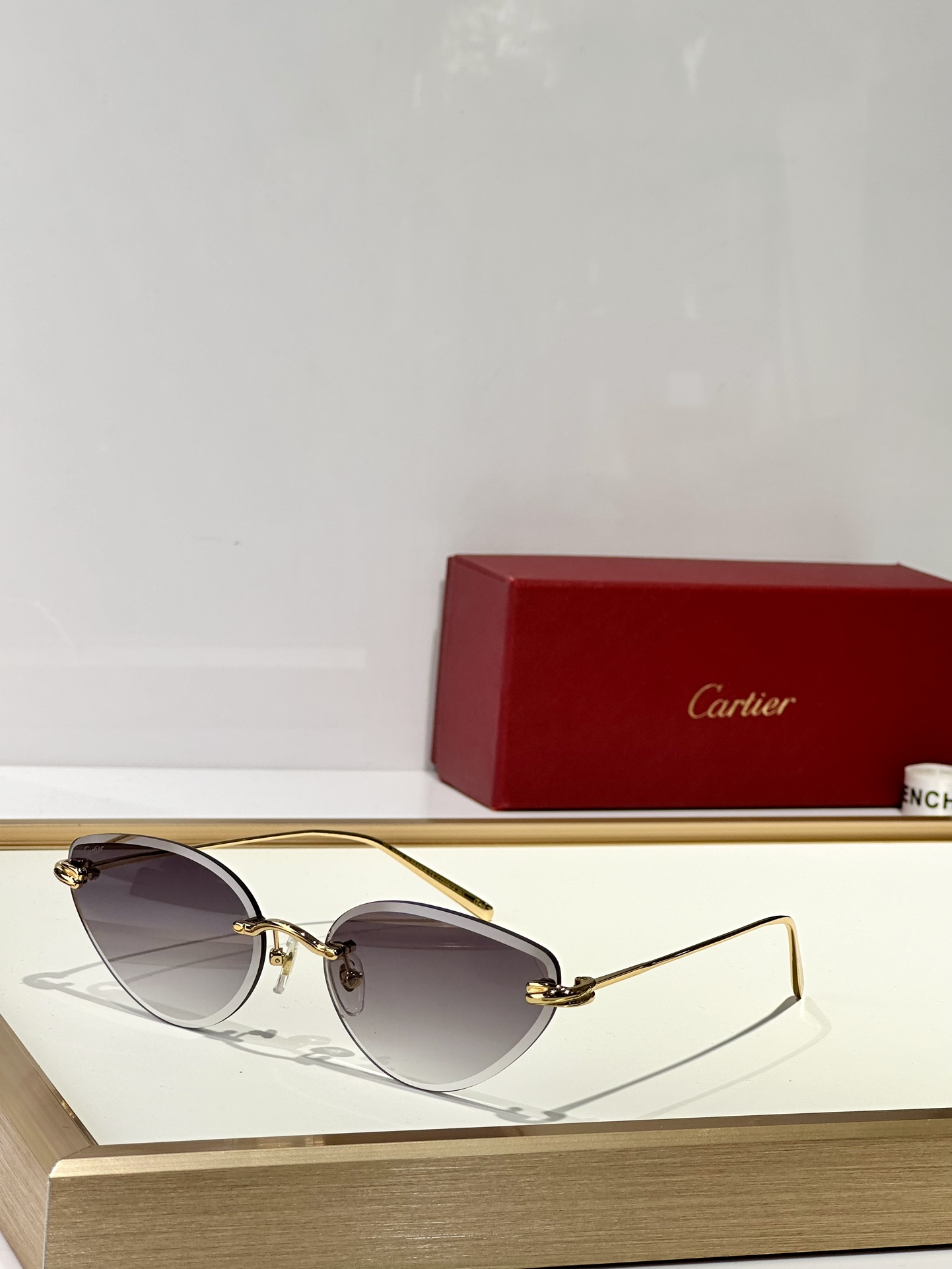 Cartier
MOD：CT0567S
Size：59口17 140
 
变色