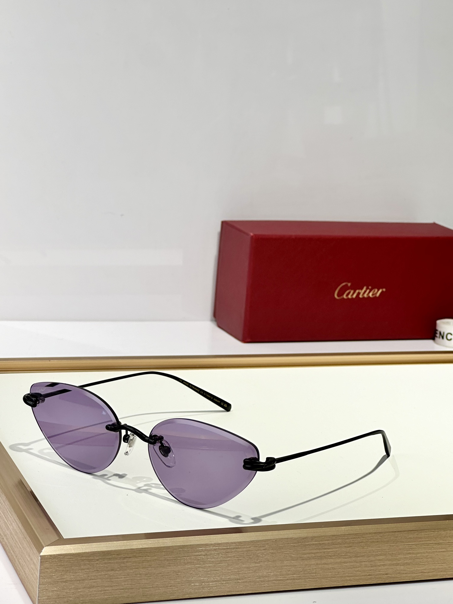 Cartier
MOD：CT0567S
Size：59口17 140
 
变色