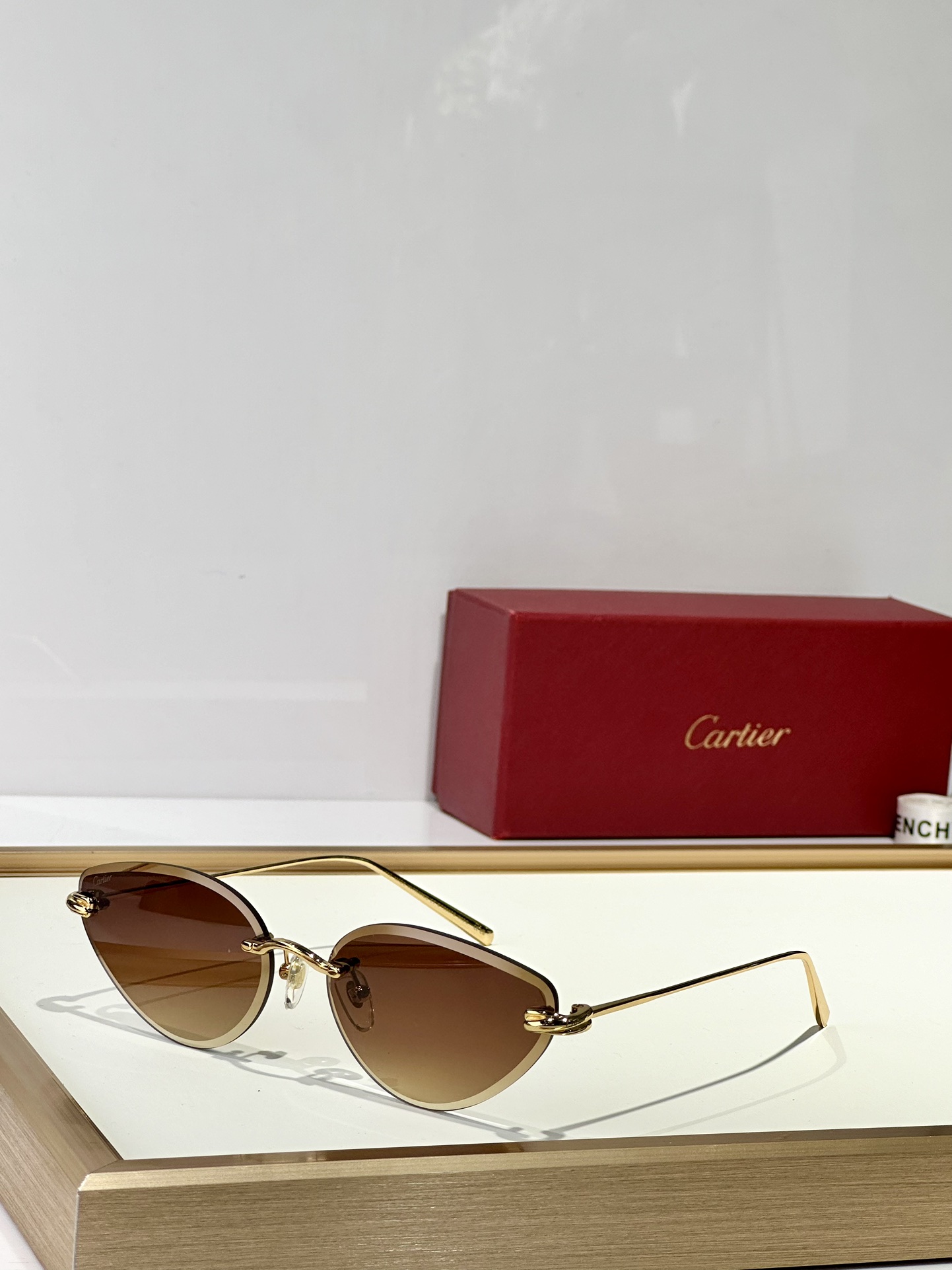 Cartier
MOD：CT0567S
Size：59口17 140
 
变色