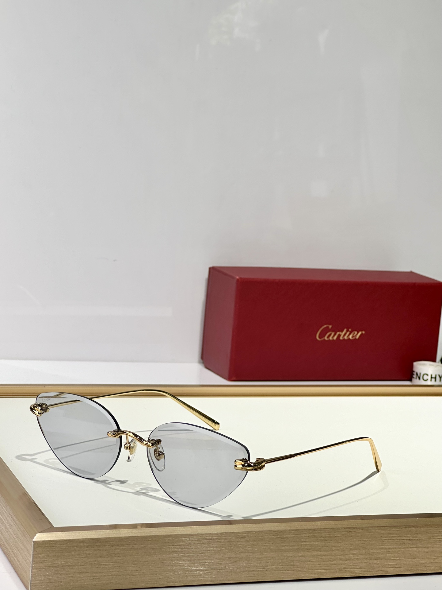 Cartier
MOD：CT0567S
Size：59口17 140
 
变色