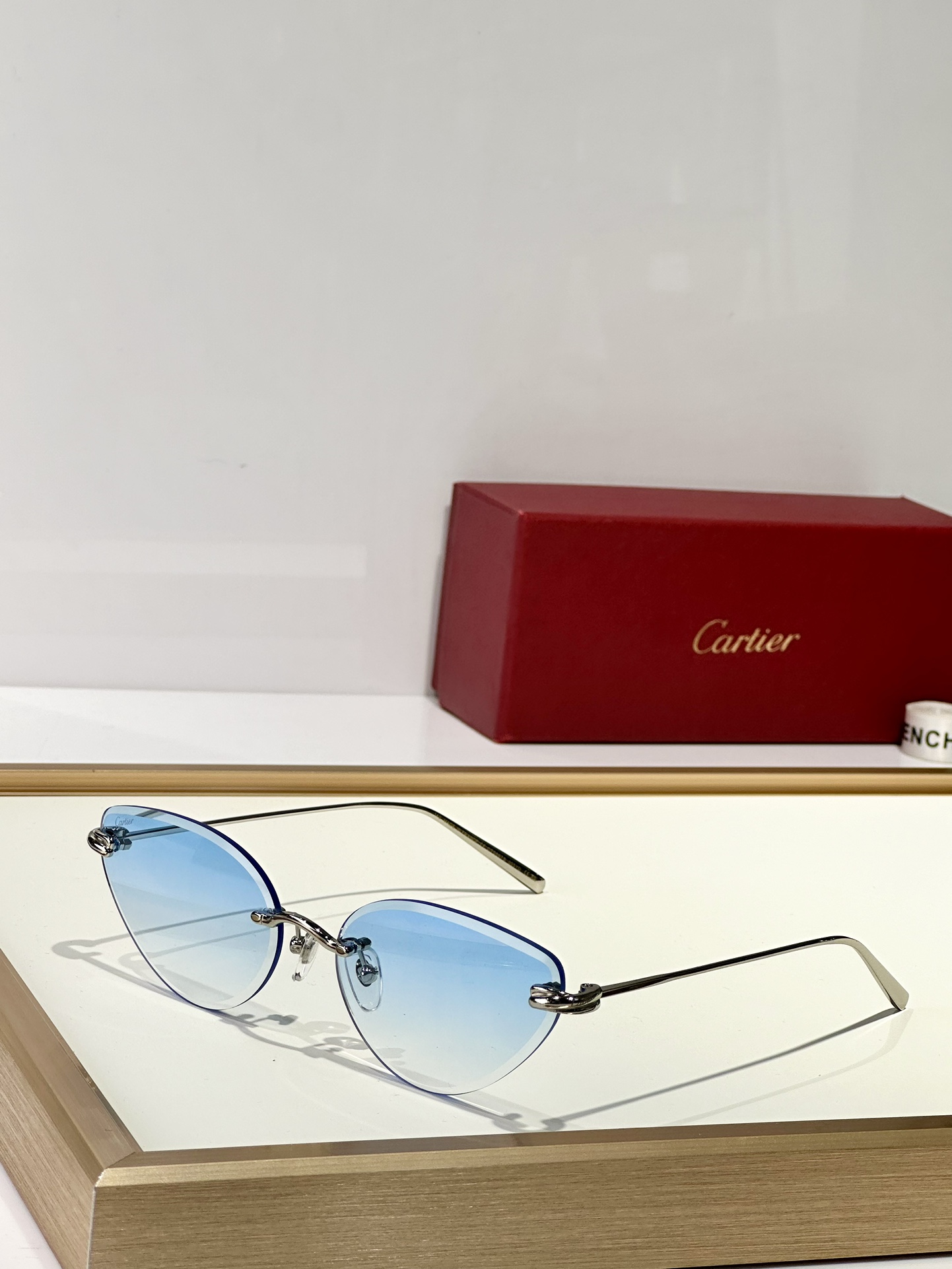 Cartier
MOD：CT0567S
Size：59口17 140
 
变色