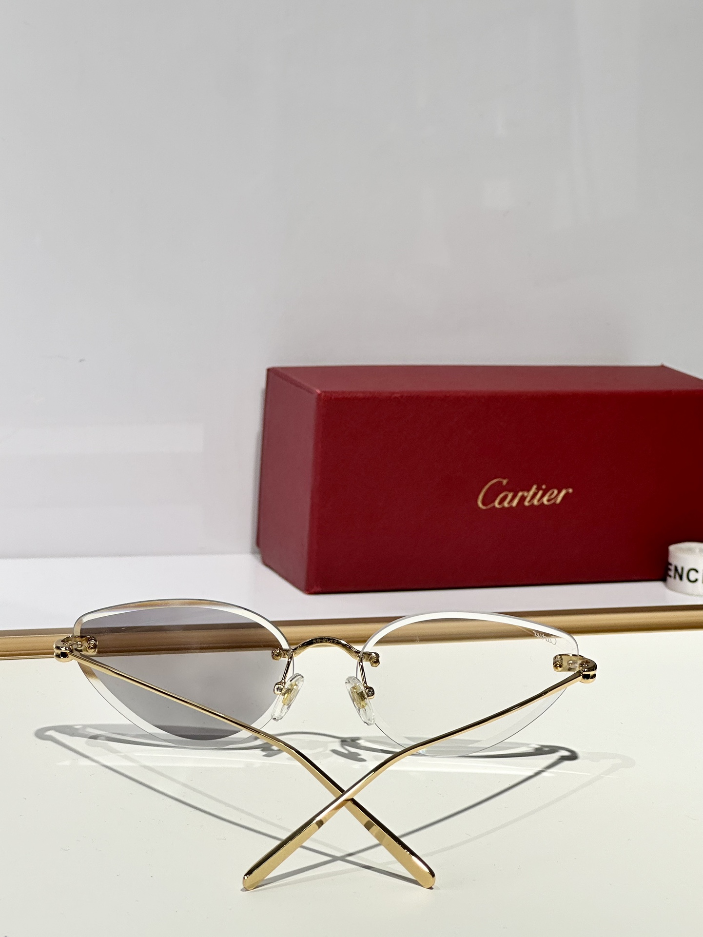 Cartier
MOD：CT0567S
Size：59口17 140
 
变色