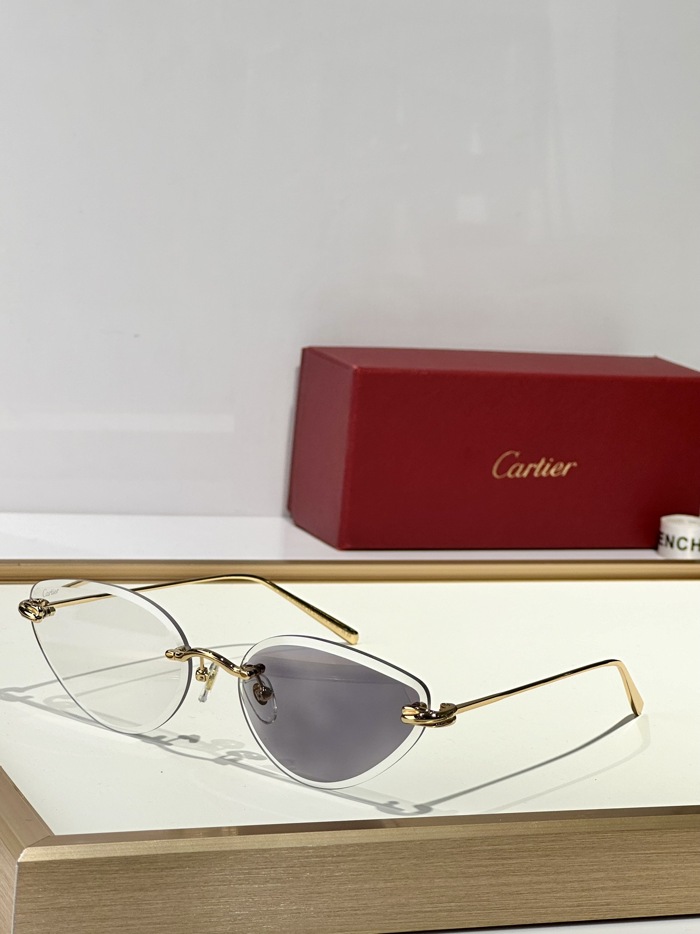 Cartier
MOD：CT0567S
Size：59口17 140
 
变色