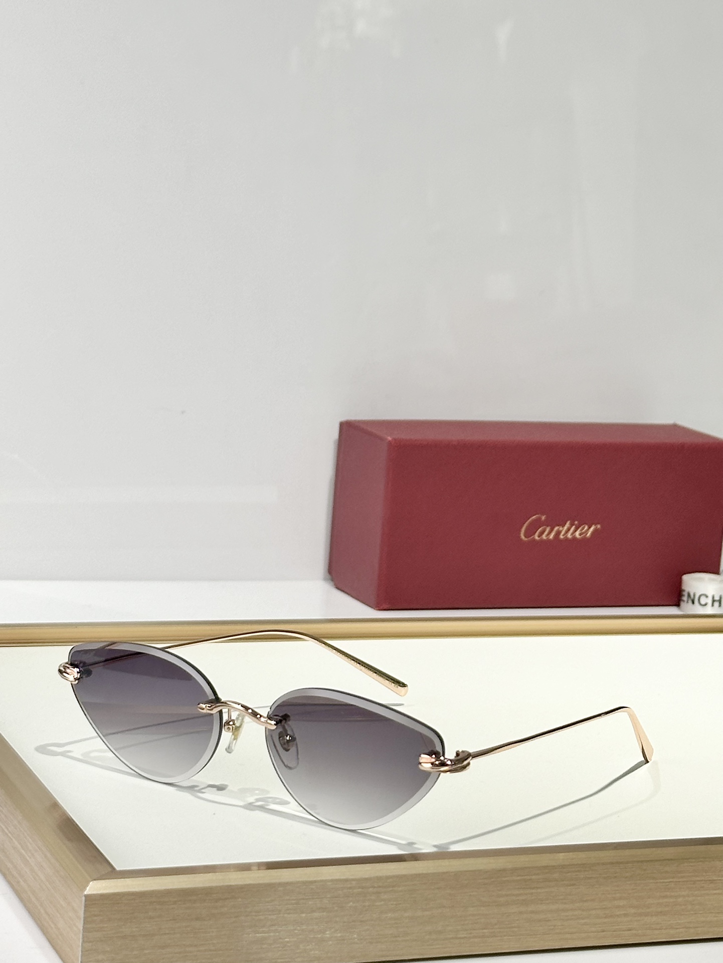 Cartier
MOD：CT0567S
Size：59口17 140
 
变色