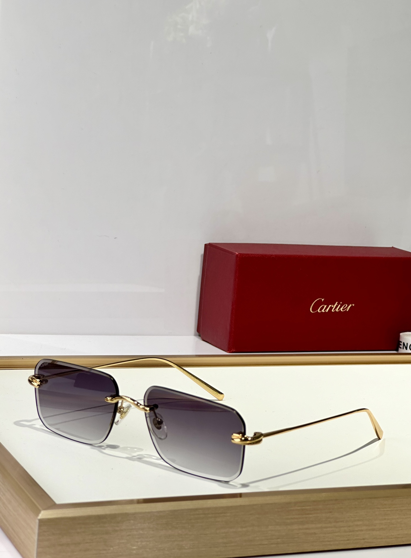 Cartier
MOD：CT0566S
Size：59口17 140

变色