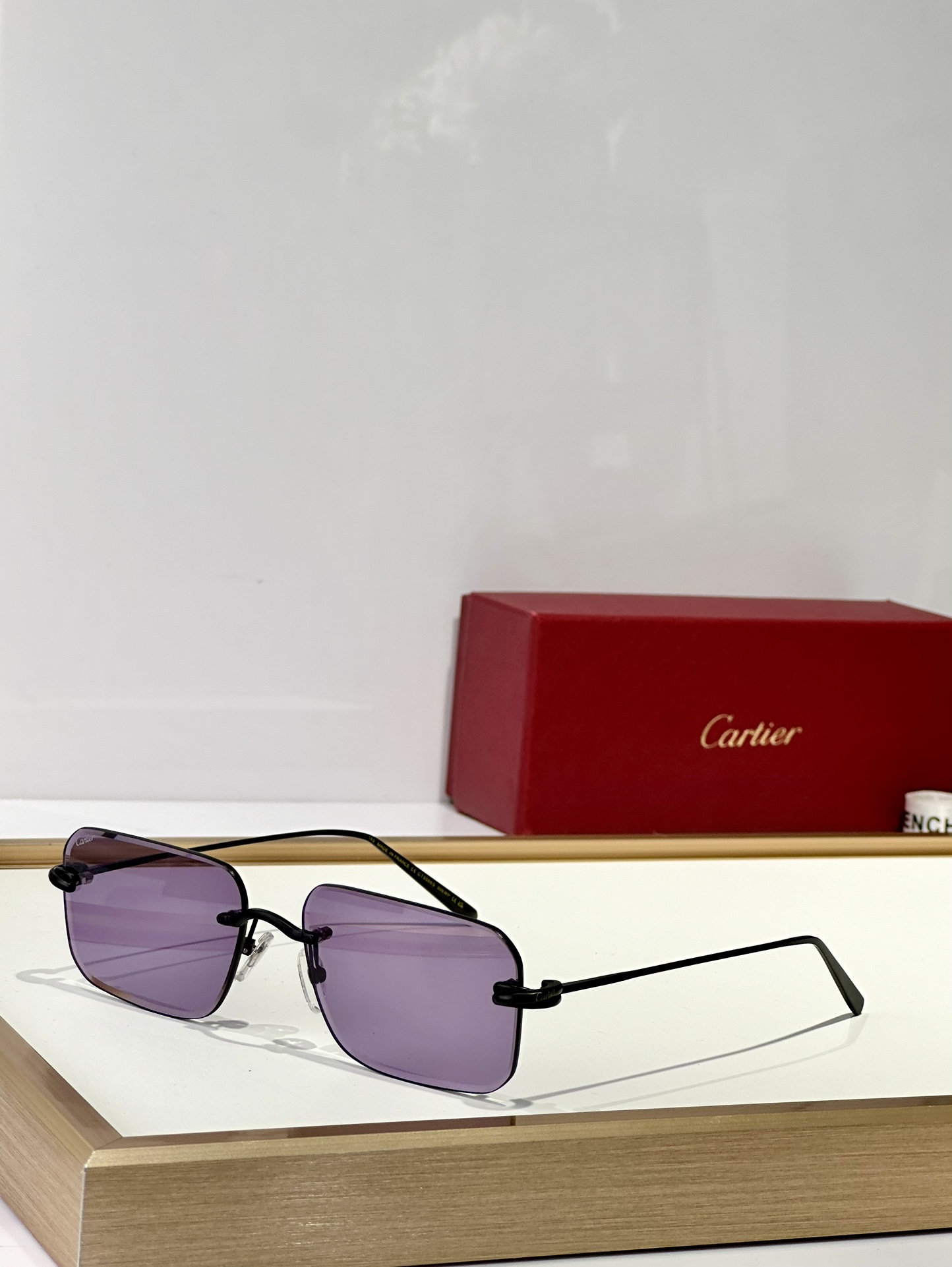Cartier
MOD：CT0566S
Size：59口17 140

变色