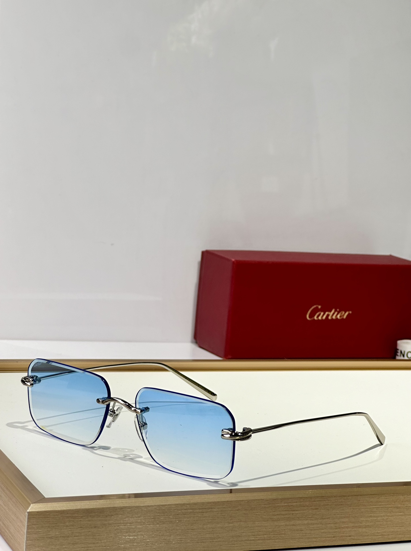 Cartier
MOD：CT0566S
Size：59口17 140

变色