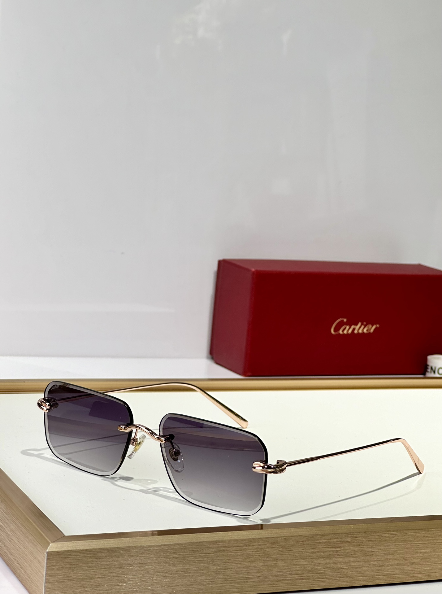 Cartier
MOD：CT0566S
Size：59口17 140

变色