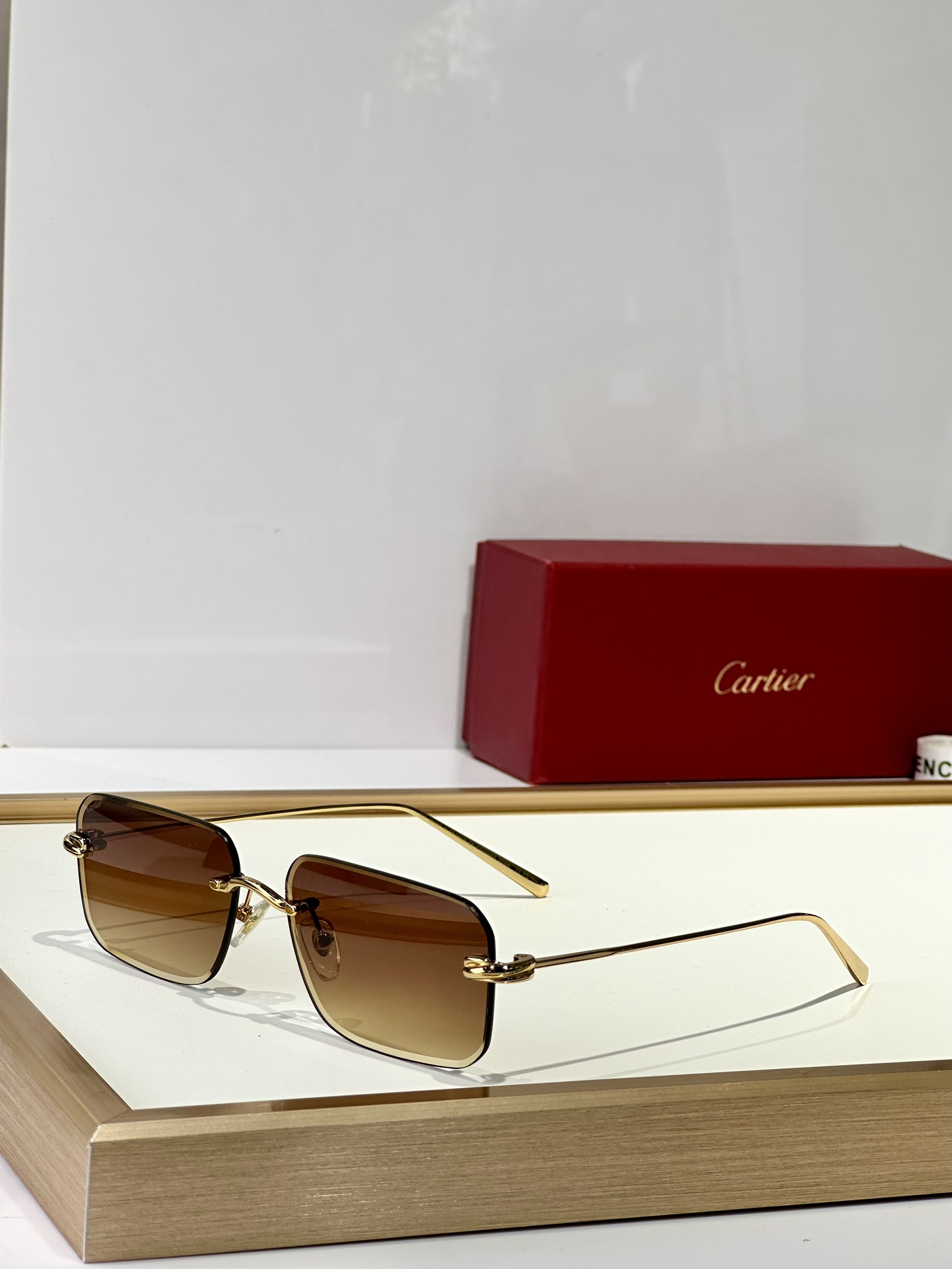 Cartier
MOD：CT0566S
Size：59口17 140

变色