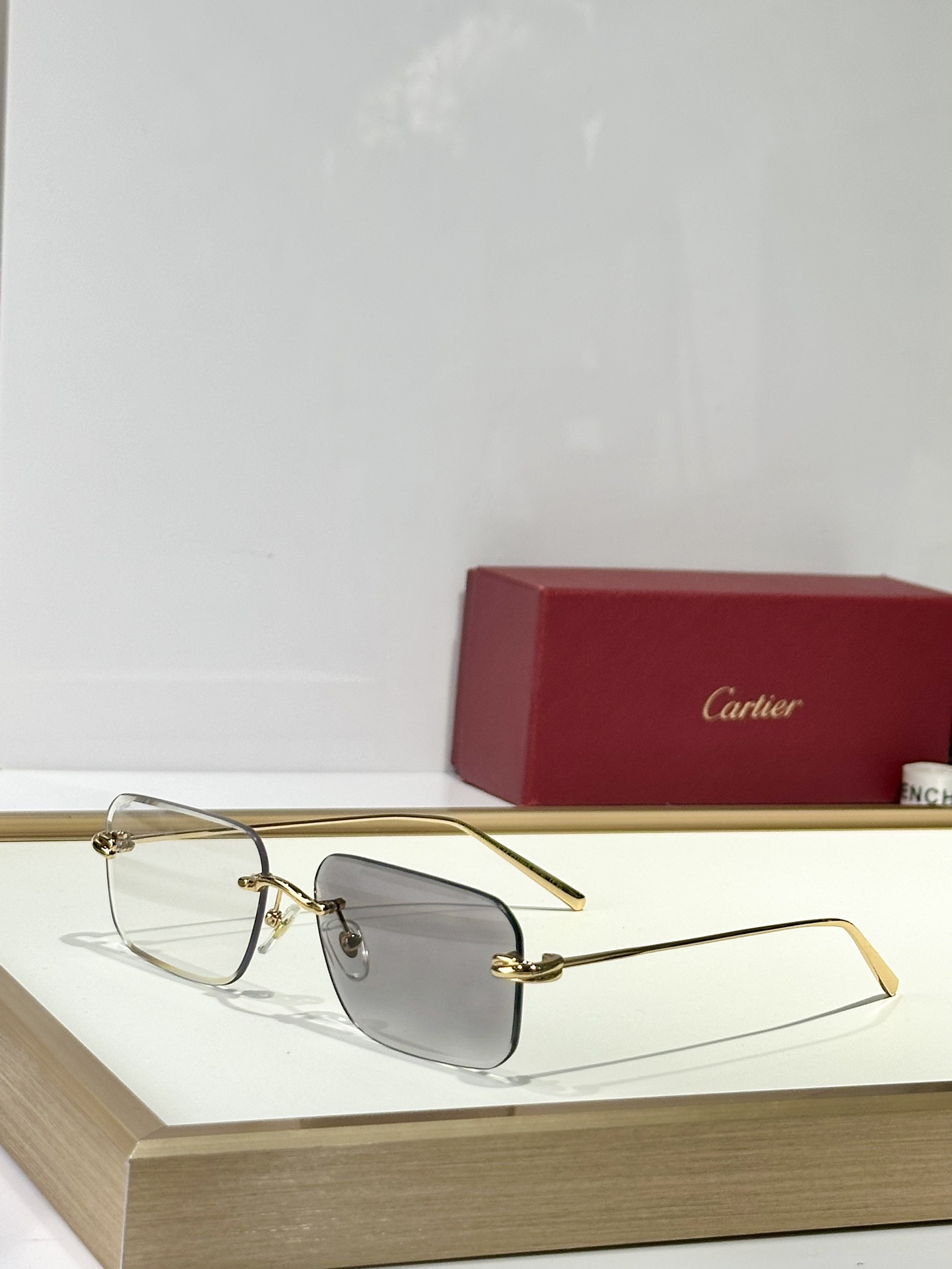 Cartier
MOD：CT0566S
Size：59口17 140

变色