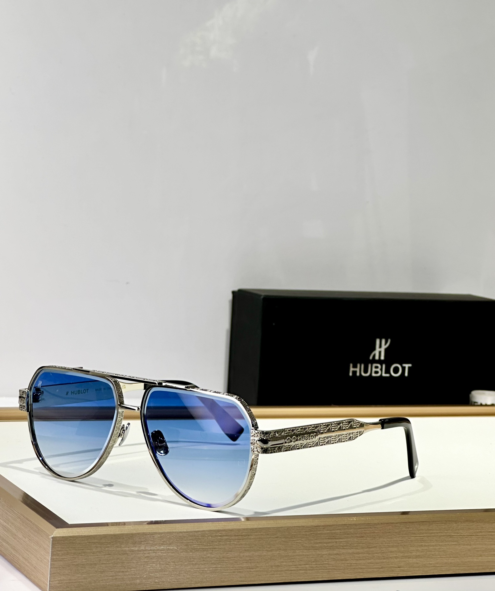  HUBLOT
MOD：H322.004
Size：58口14 145
