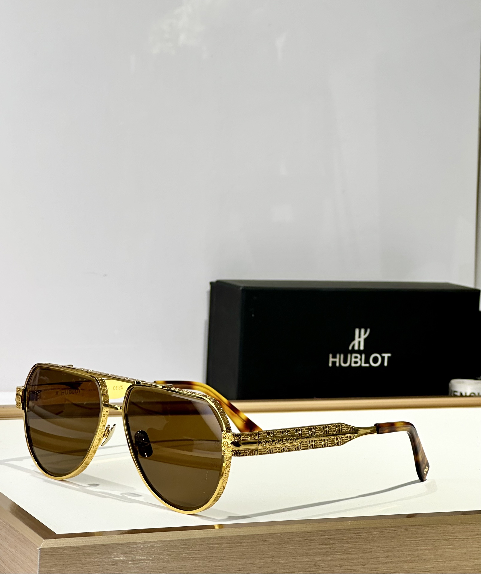  HUBLOT
MOD：H322.004
Size：58口14 145
