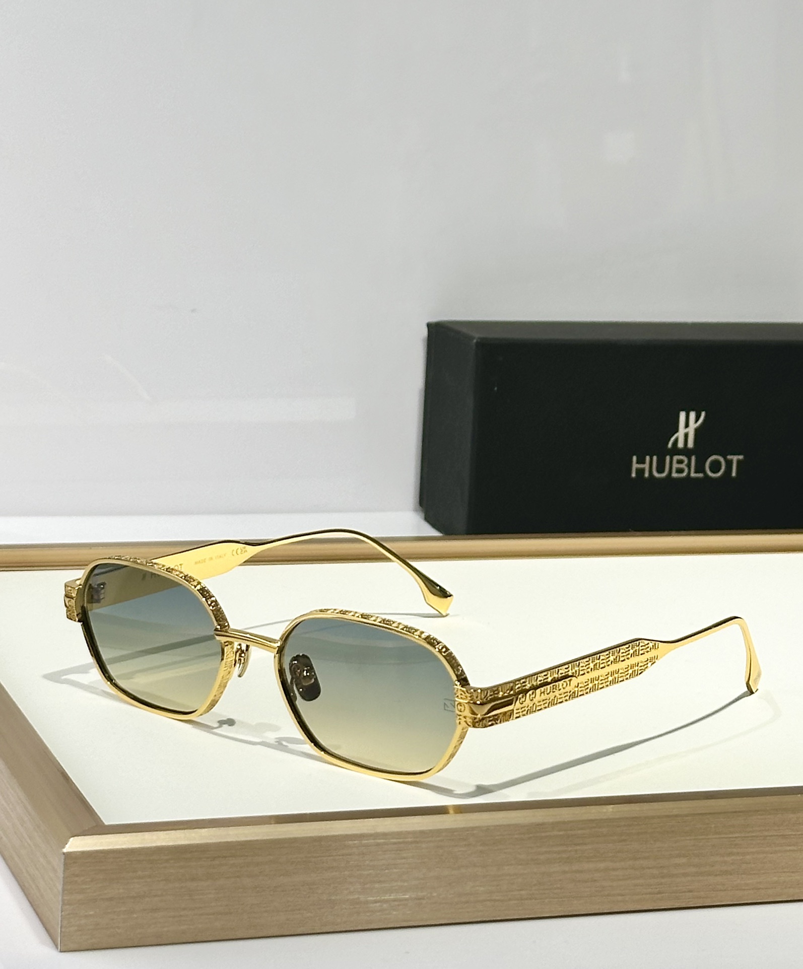  HUBLOT
MOD：H318.005
Size：57口18 145
