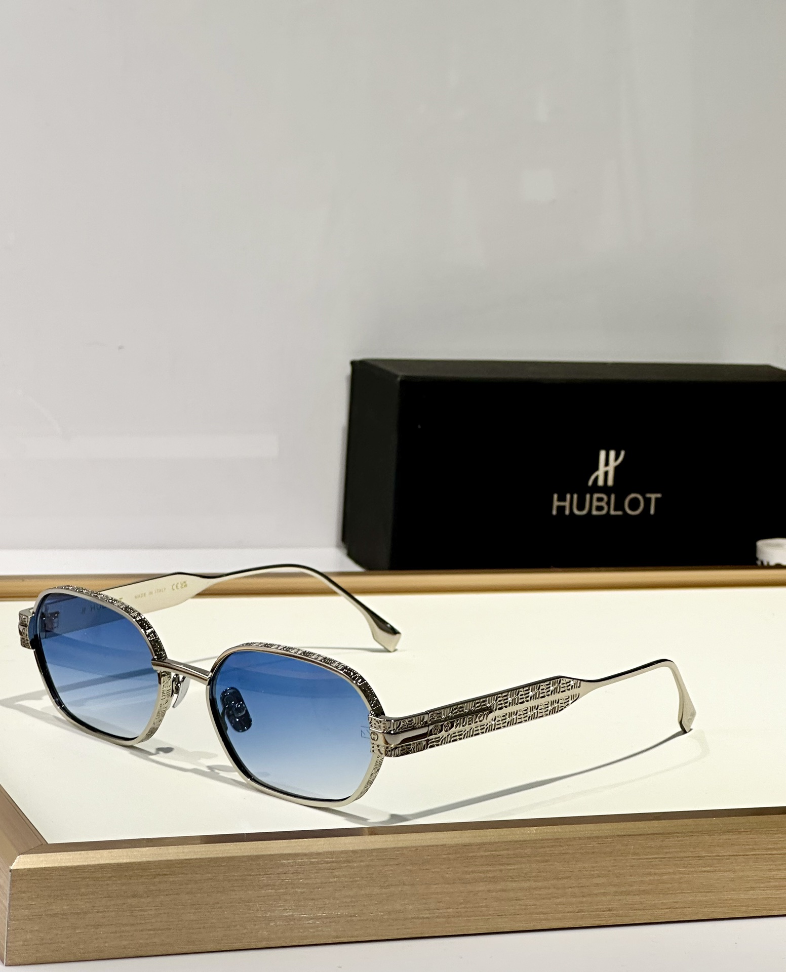  HUBLOT
MOD：H318.005
Size：57口18 145
