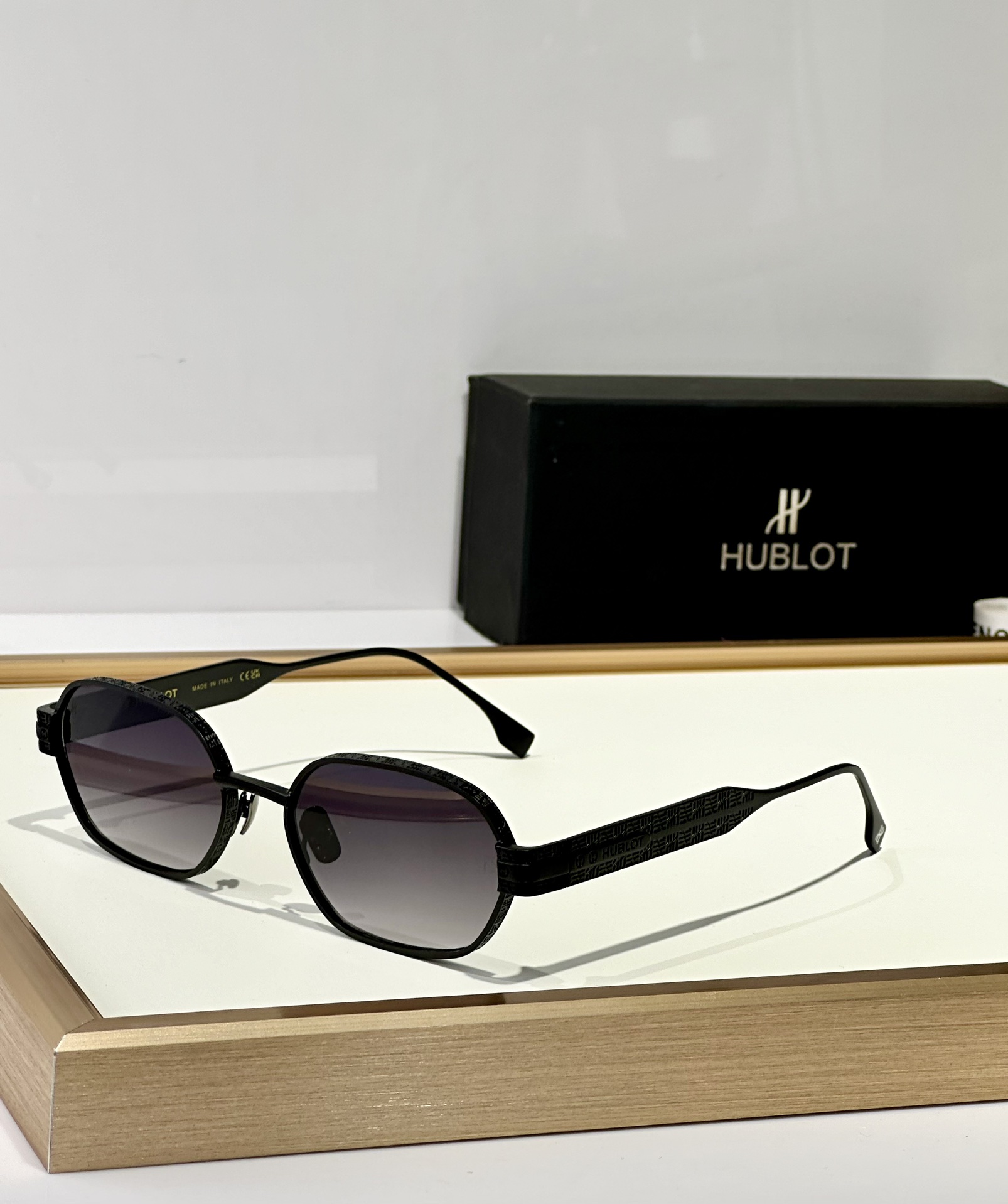  HUBLOT
MOD：H318.005
Size：57口18 145
