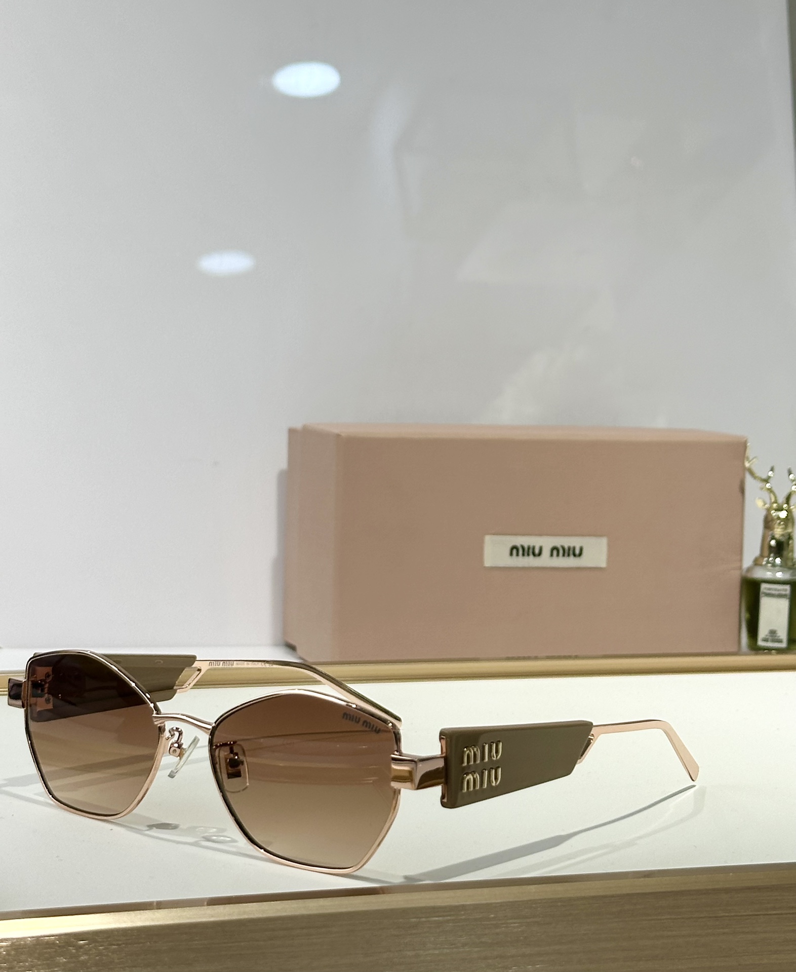  𝙈𝙄𝙐 𝙈𝙄𝙐
MOD：SMU66WS
Size：55口18 145
