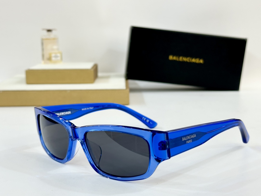 Balenciag*
Mod：BB0368SK
Size：57口17-140
