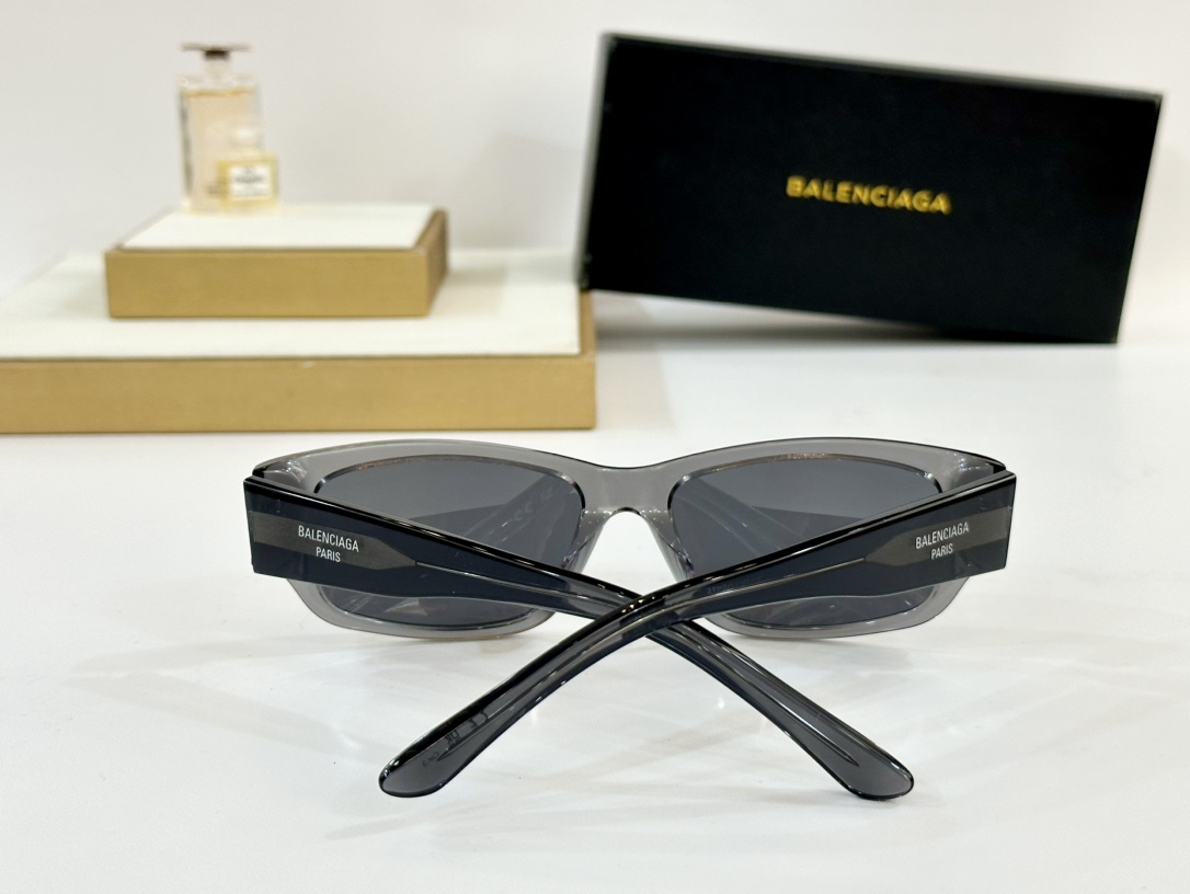 Balenciag*
Mod：BB0368SK
Size：57口17-140
