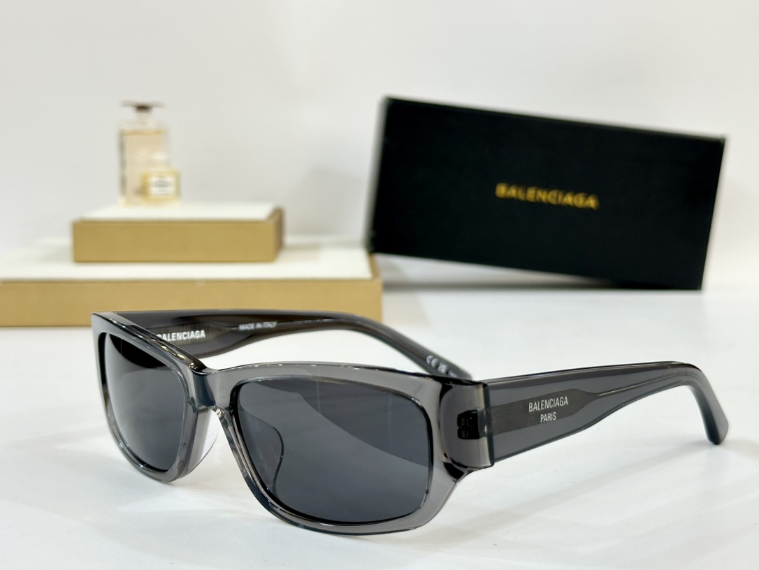 Balenciag*
Mod：BB0368SK
Size：57口17-140

