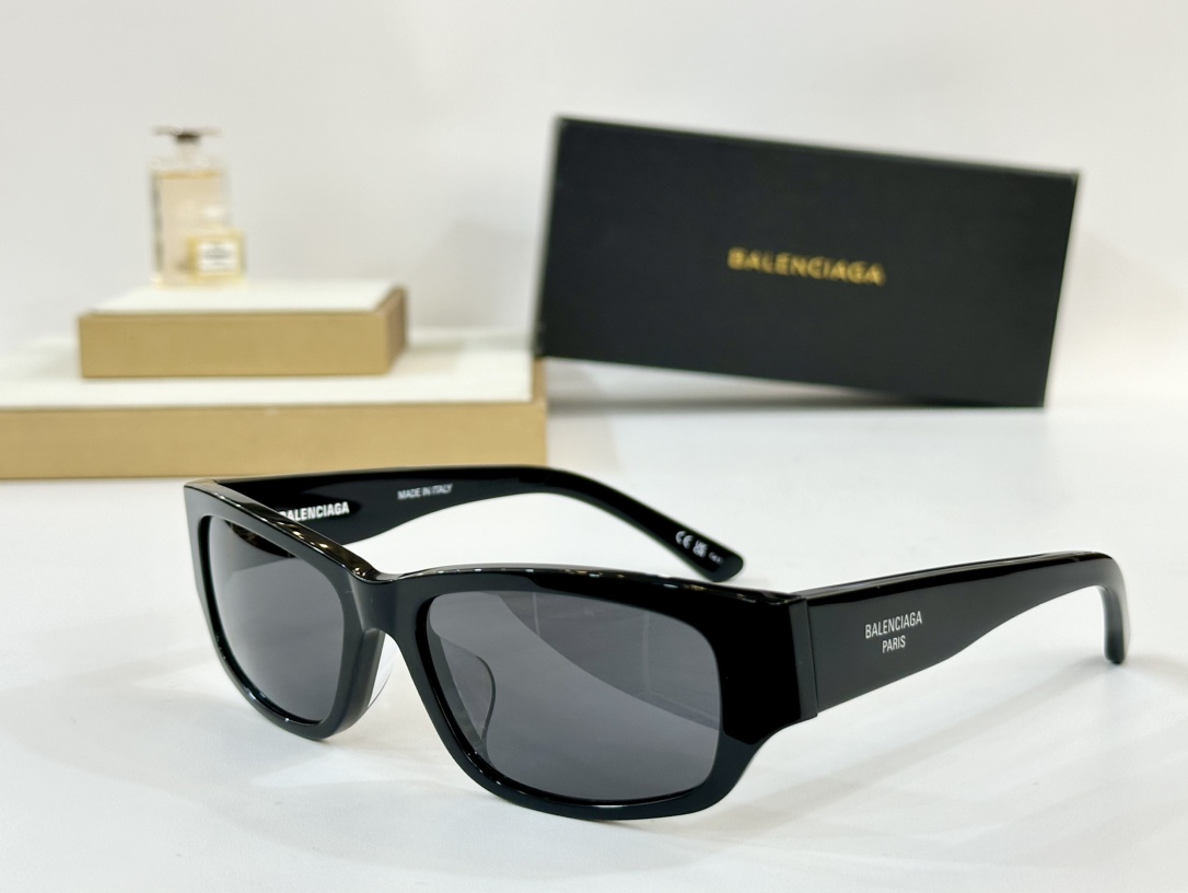 Balenciag*
Mod：BB0368SK
Size：57口17-140
